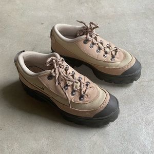 Nike Lahar Low Women’s 8.5